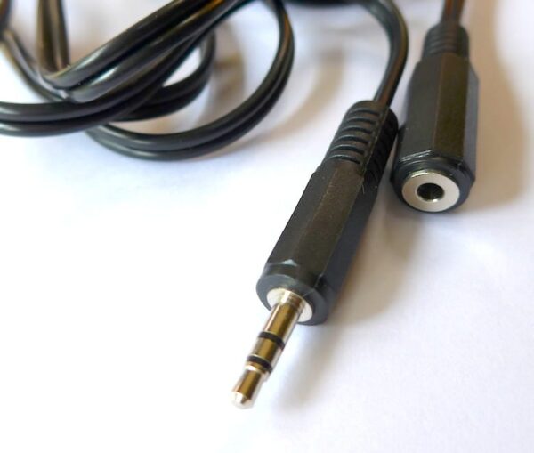 3.5 mm stereo plug to socket, 3 meters