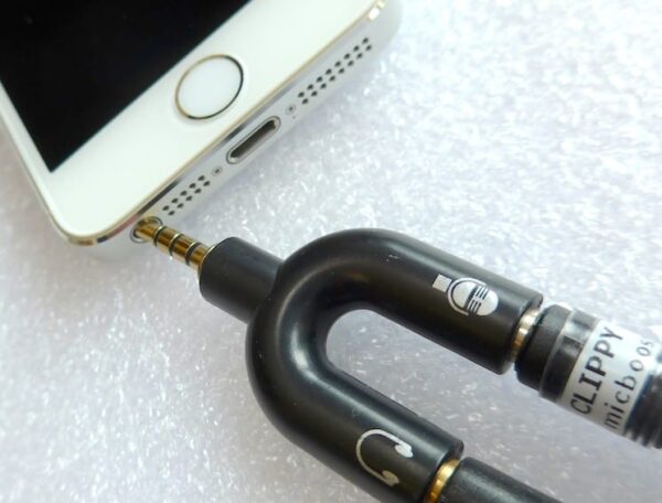 Mono Clippy and headphone to smartphone via Y adapter