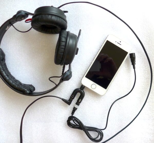 Mono Clippy and headphone to smartphone via Y adapter