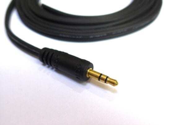 Figure of 8 cable with 3.5 plug
