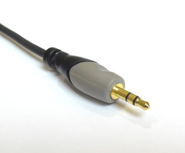 Pulse Ground Loop Isolator, 3.5 mm Jack and Plug to Single XLR Plug